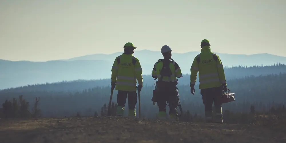 Tre montører horisont